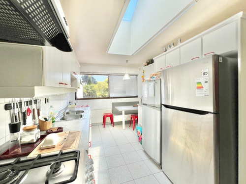 En Venta Encantadora Y Sólida Casa Con Linda Vista, Zapallar