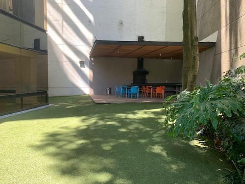Bosque De Las Lomas, Espacioso Departamento Remodelado De 330m2, Vista Arbolada, Sala-comedor, Bar, Baño De Visitas, Sala De T.v. 3 Amplias Recamaras Con Baño Cada Una, Vestidores, Cocina Equipada, Ár