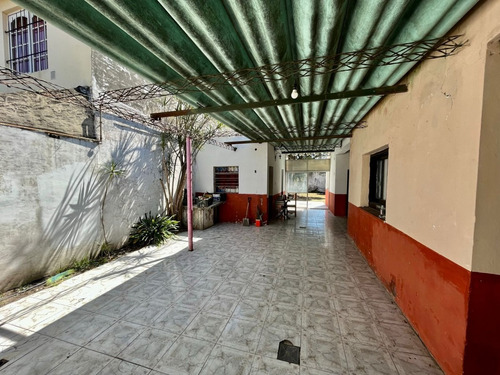 Imagen 3 de 19 de En Venta Casa, Lote Propio, Cinco Ambientes, A Remodelar. (la Tablada)