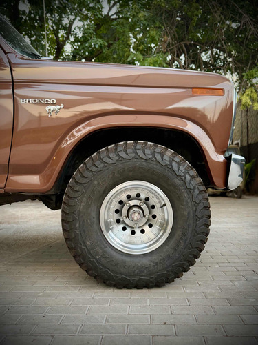 Ford Bronco V8