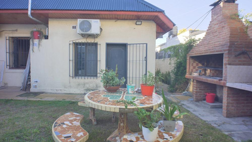 Chalet Estilo Inglés De 3 Dorm. Banfield Este.