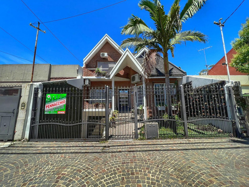 Excelente Casa En Villa Madero Con Pileta *primera Categoria*