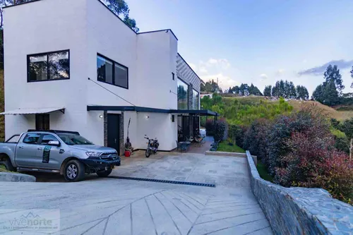 Casa En Venta En Alto De Las Palmas. Cod V12536