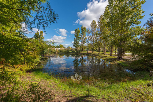 Venta Lote De 2074 Mts - Barrio Everlinks - Frente Al Golf - Excelente Ubicacion