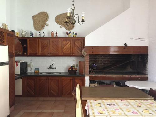 Imagen 17 de 19 de Único!! Tipo Casa Con Patio, Barbacoa Con Parrillero Exclusiva Y Cancha Deportes. Servicio 4 Garages!!