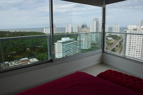 Imagen 15 de 30 de Apartamento De Categoría Con Vista Hacia La Mansa En Todos Sus Hambientes!! - Punta Del Este Roosevelt
