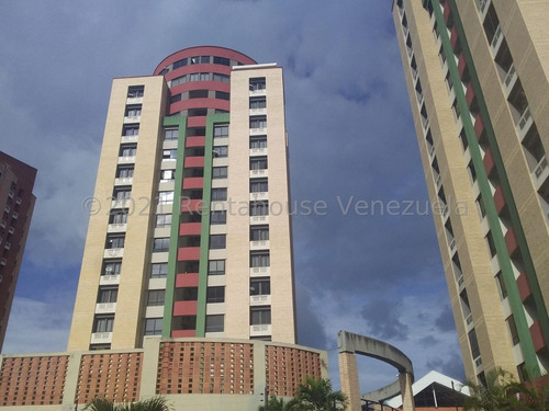 Apartamentos En Venta Av. Venezuela Triangulo Del Este Totalmente Amoblado Piso Bajo Conjunto Cuenta Con Piscina Vigilancia Planta Eléctrica Zona Este Barquisimeto Lara Daniela Linarez