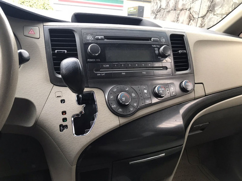 Imagen 7 de 11 de Toyota Sienna Le 2012