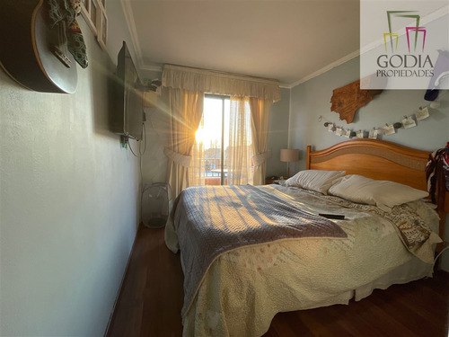 Casa En Venta De 4 Dorm. En Peñalolén