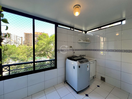 Departamento En Venta De 4 Dorm. En Las Condes .metro.