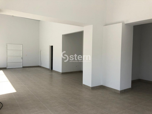 Alquiler Anual Y Venta De Local Comercial, Centro, Maldonado.- Ref: 1723