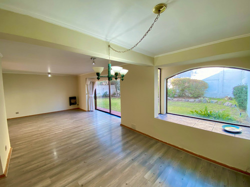 Oportunidad: Arriendo Casa 3d/2b + Servicio, Est. Techado