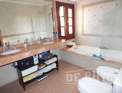Chalet En Venta En Berazategui Oeste