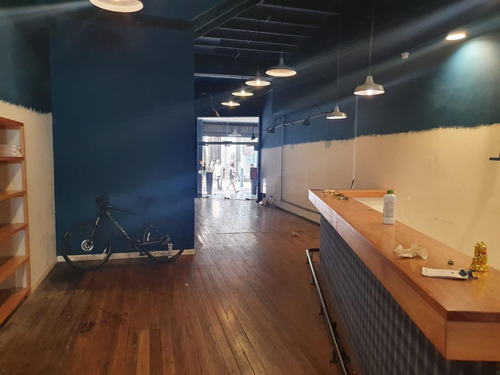 Imagen 6 de 16 de Sarandí Y Misiones, Gran Local De 210 M2 ,permite Gastronomía !!