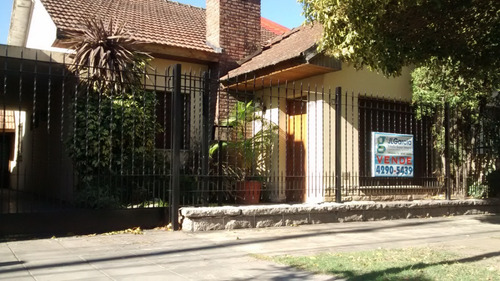 Imagen 1 de 18 de Chalet En Venta En Luis Guillón