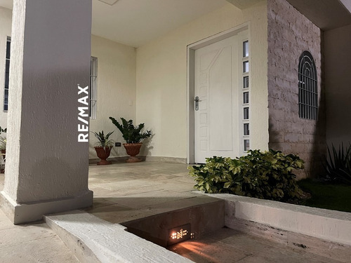 Imagen 20 de 20 de Re/max 2mil Vende Townhouse En Urb. Manantiales Los Robles