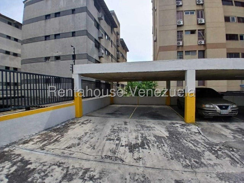 Aslibel Melendez Asesor De Renta Housa Ofrece Amplio Y Luminoso Apartamento Que Ofrecen Una Vista Espectacular De La Ciudad