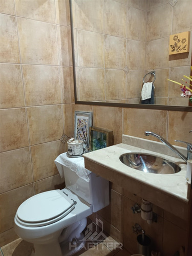 Casa En Venta De 5 Dorm. En Los Angeles