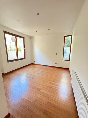Casa Estilo Mediterráneo Soleada, Sector Residencial.