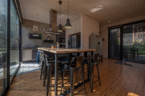 Casa De Arquitectos En Venta De 6 Dorm. En Olmué