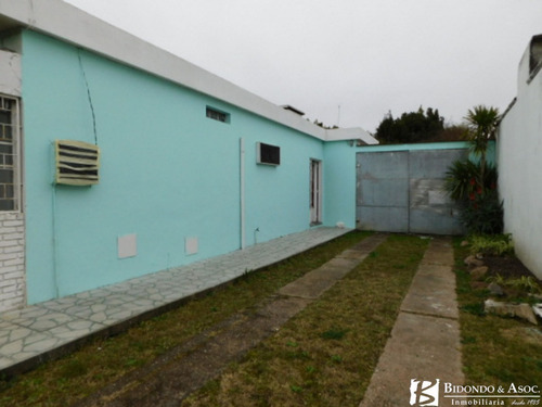 Imagen 2 de 15 de Casa De 2 Dormitorios Con Local Al Frente