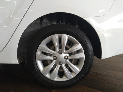 Imagem 9 de 12 de Hyundai Hb20s 1.6 Comfort Plus 16v Flex 4p Manual