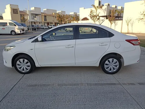 Toyota Yaris 1.5 Core Sedan Mt