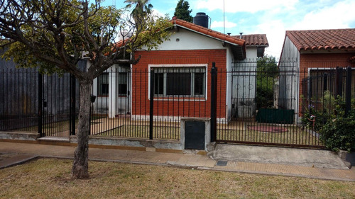 Chalet 3 Amb. A Reciclar. Ceferino Namunc. Al 1200. Banfield