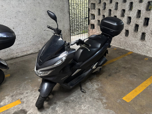 Honda Pcx Abs Cinza Com Baú Atrás