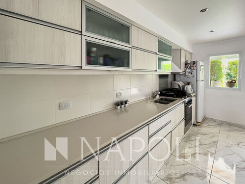 Venta De Casa Tipo Dúplex, Barrio Los Robles En Monte Grande