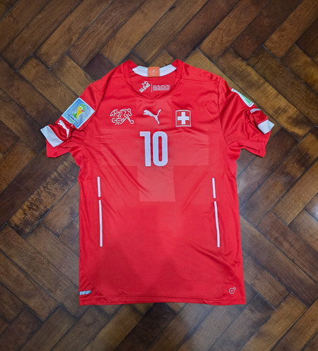 Camiseta Titular Suiza 2014, Xhaka 10 Talle M Al Cuerpo (Usado)