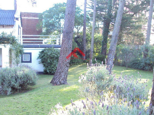 Casa En Playa Brava- Ref: 1297