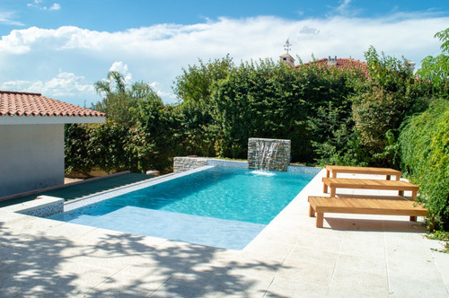Casa En Las Sierras De Carlos Paz · Con Pileta Y Cochera · Patio · Luminoso · Vista A Carlos Paz · Venta