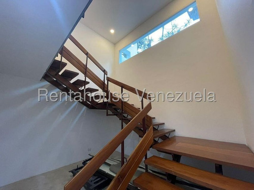 Casa En Venta En Alto Hatillo Remodelada Piscina Caracas Casas Angela Tochon