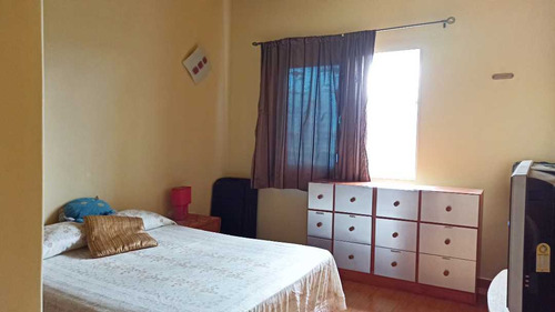 Townhouse Casa En Venta En Loma Linda. Posee Terraza Con Vista