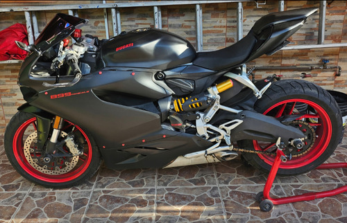 Ducati Panigale 899 V2