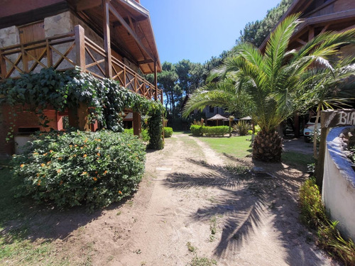 Complejo Vacacional De 6 Cabañas En Nueva Atlantis (1621)