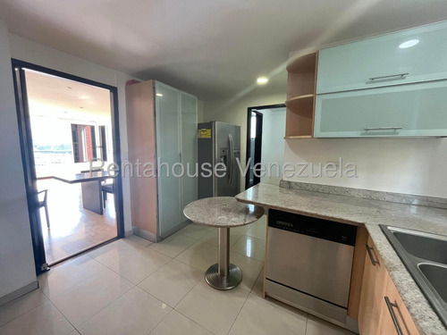 Estupendo Y Amplio Apartamento En Alquiler Con Inmejorable Ubicación Escampadero