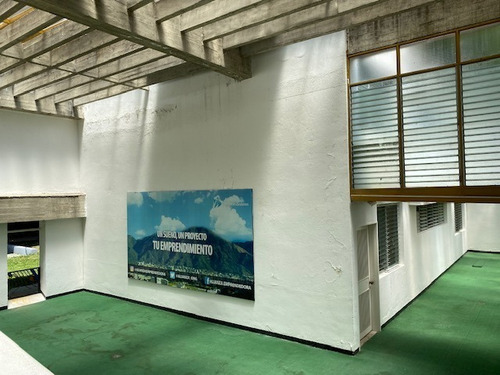 Imagen 8 de 30 de Venta De Edificio Educacional En Prados Del Este, Para Colegio O Preescolar Con 12 Salones Mas Patio Amplio Al Aire Libre, Mas Casa Anexa