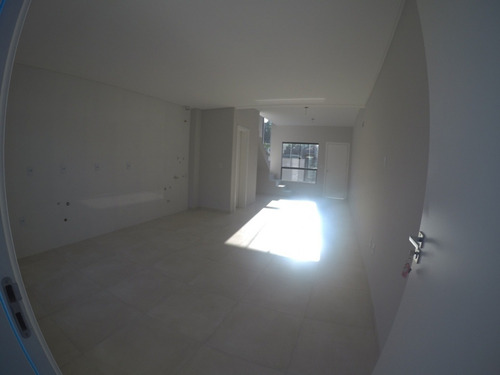 Lindo Sobrado No Bairro Salto Do Norte, Casa 02 Meio, Contendo 2 Suítes, Sala De Jantar, Cozinha, Lavabo, Área De Serviço, 1 Vaga De Garagem, Piso Porcelanato Porto Belo, Água Quente, Rebaixo Em Gess