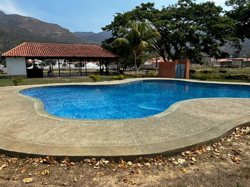 Saidy & Yosmar Vende Town House Urb. Villas De Alcala. Inth-167