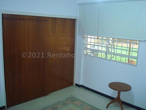 Imagen 11 de 13 de Casa Venta Tzas Del Club Hipico Mls # 21-24511 Hermosa Casa Actualizada, Fresca E Iluminada Con Mucho Potencial. Cuenta Con Hermosos Pisos De Granito Blanco.