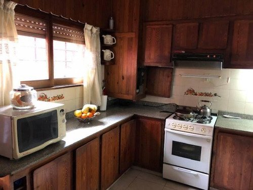 Imagen 11 de 29 de En Venta. Amplia Casa 4 Dorm, Patio Con Quincho Y 2 Cocheras