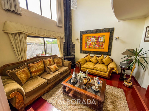 Se Vende Amplia Casa En Lomas San Andrés