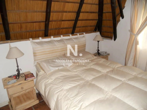 Chalet De 4 Dormitorios, Piscina Y Parrillero En Alquiler. Zona Tranquila. Punta Del Este.