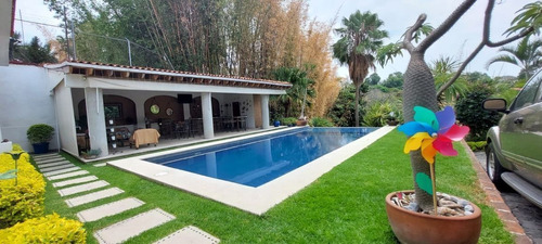 Trata A Tu Familia Como Se Merece, Casa En Venta En Cuernava