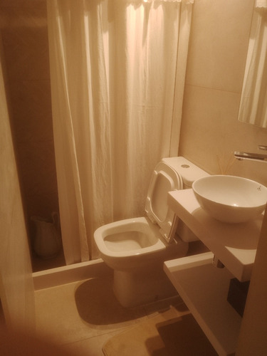 Excepcional Dpto! Piso Alto, Liv.com. Estar, 2-3 Dorms, 2 Baños, Coc. C/com Diario, Serv.completo, Buen Gge. Calefacción. Impecable Estado. Véalo!