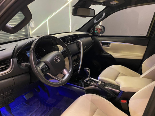Toyota Hilux SW4 diamond