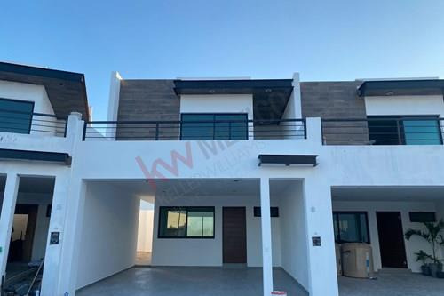 Casa En Venta En Residencial Punta Azul