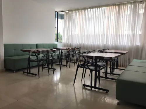 Lujoso Y Amplio Edificio Comercial De 1.285 M2 Construidos